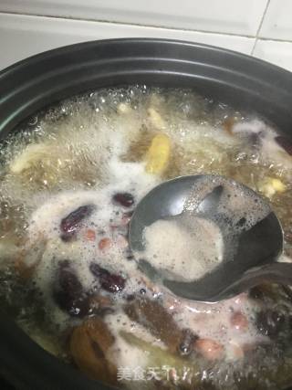 Beauty Soup (chicken Feet in Pot with Flower Maw) recipe