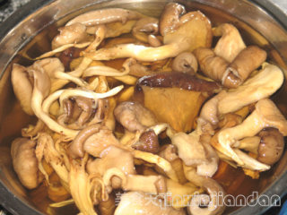 Stir-fried Pork with Matsutake recipe