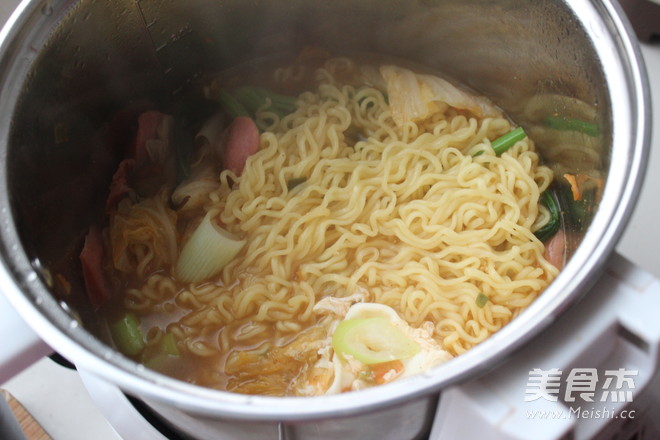 Delicious Instant Noodles recipe