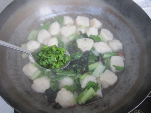 Cabbage Wakame Fish Ball Soup recipe