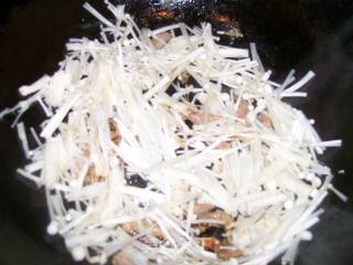 Fried Pork with Enoki Mushroom recipe