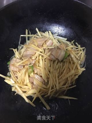 Stir-fried Potato Shreds with Pork Belly recipe