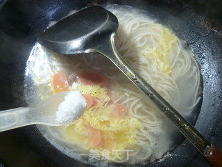 Ham Sausage and Egg Flower Soba Noodles recipe