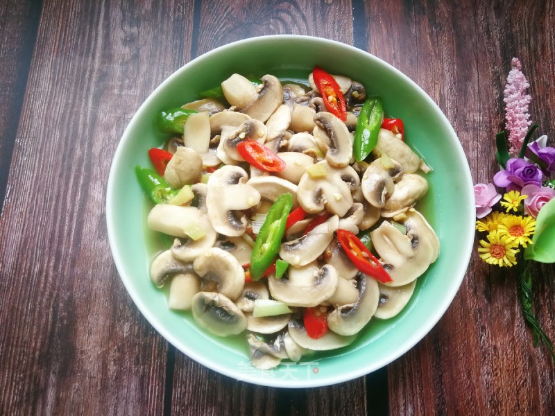 Stir-fried Mushrooms with Green and Red Pepper recipe
