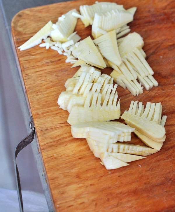 Stir-fried Pork with Winter Bamboo Shoots recipe