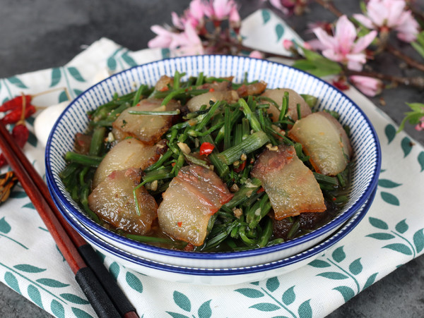 Stir-fried Bacon with Wild Celery recipe