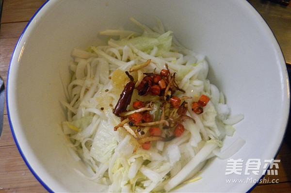 Refreshing Hot and Sour Cabbage recipe