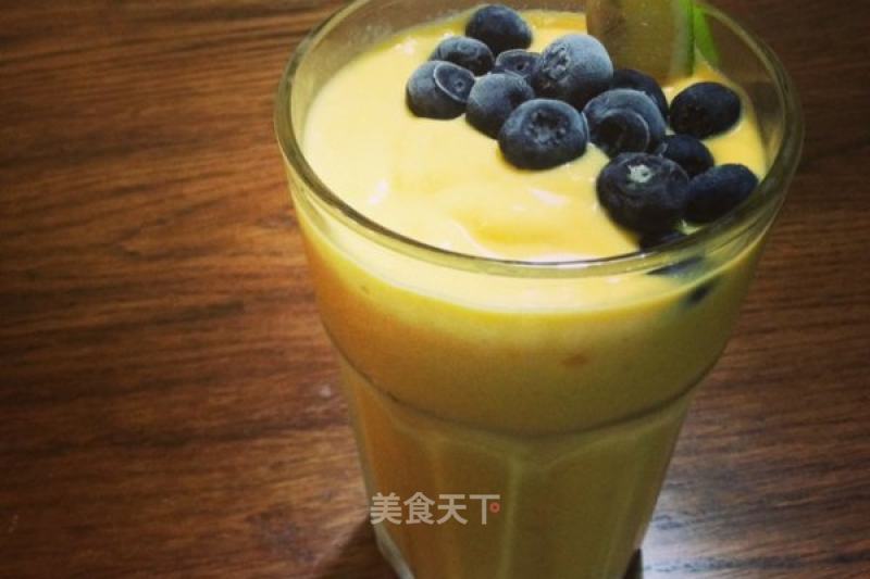 Joseph Joseph Wall Breaker's Mango Milkshake recipe