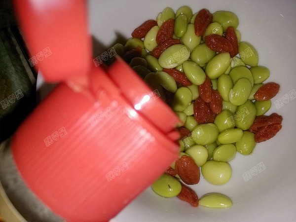 Chinese Wolfberry Mixed with Green Beans recipe