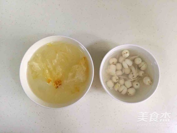 Tremella, Lotus Seed and Lily Soup recipe
