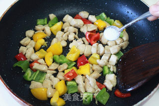 【pepper and Cashew Fried Chicken】the Brightly Colored Salty Chicken Will Increase Your Appetite recipe