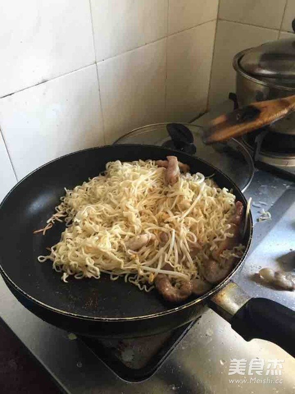 Wet Fried Instant Noodles recipe