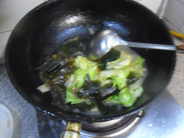 Braised Kelp with Cabbage Leaves recipe