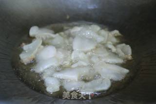 Stir-fried Cabbage Flowers with Oil Residue recipe