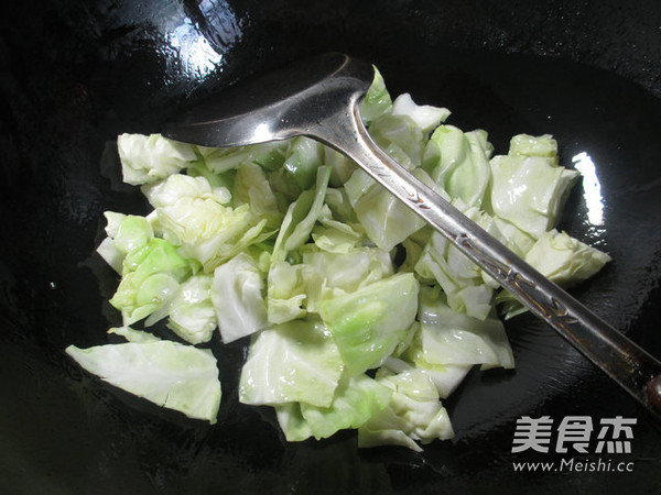 Stir-fried Sea Prawns with Cabbage recipe