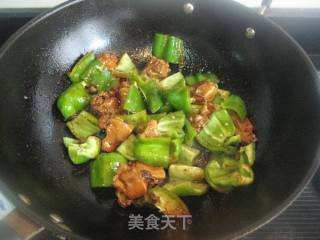 Stir-fried Grass Chicken Nuggets with Green Peppers recipe