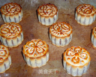 Cantonese-style Jujube Paste and Bean Paste Mooncakes recipe