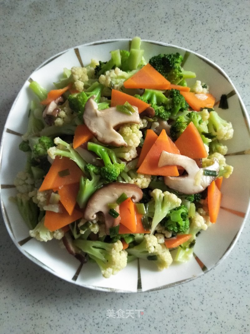 Stir-fried Cauliflower with Mushrooms and Carrots recipe
