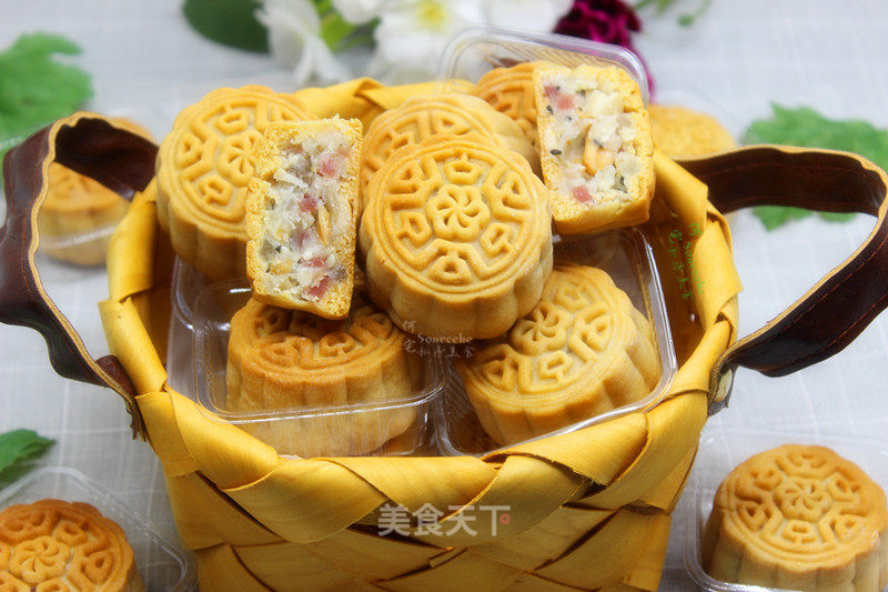 Ham and Five Nut Mooncakes