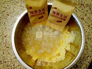 Stewed Hashima with Rock Sugar, Tremella and Wolfberry recipe