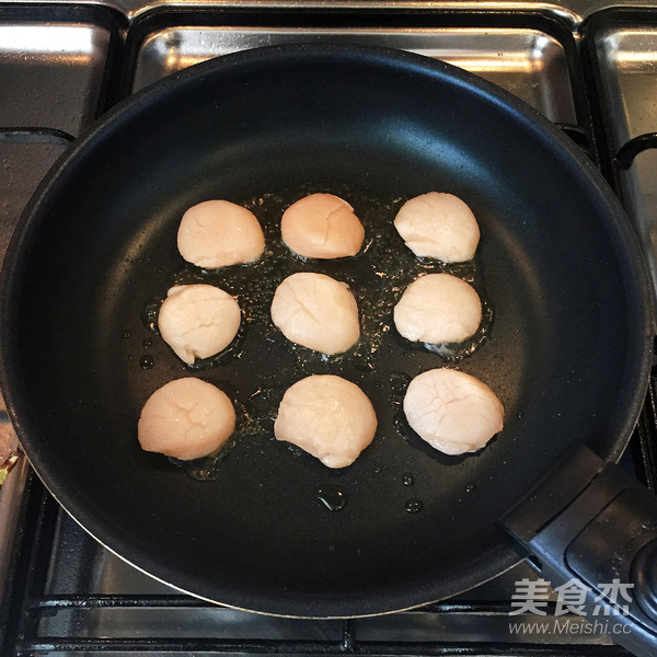 Chobe-fried Scallop Pillars with Mustard recipe