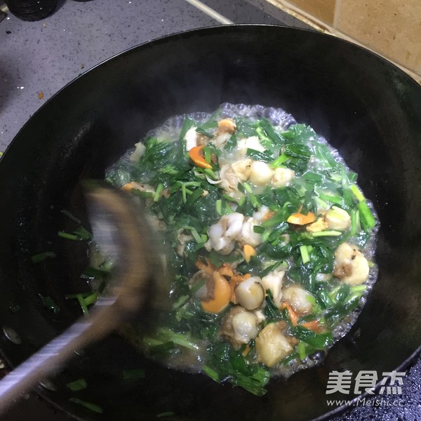 Stir-fried Scallops with Leek recipe