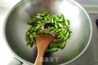 Stir-fried Bacon with Chili recipe