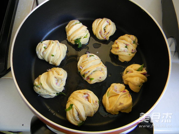 Fried Flower Roll recipe