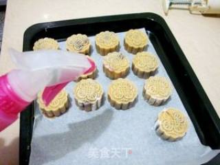 Practice Your Hands to Make Moon Cakes-rose Bean Paste Moon Cakes recipe