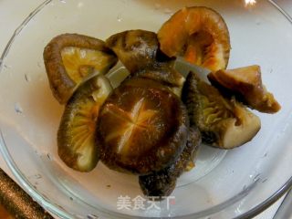 Steam Pot Stewed Mushroom and Cordyceps Young Hen recipe