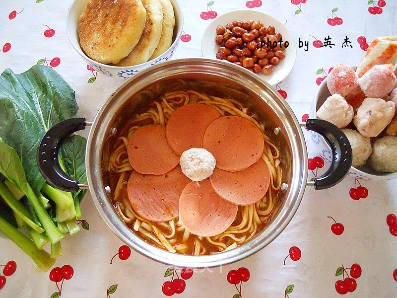 Spicy Beef Noodle Small Hot Pot recipe