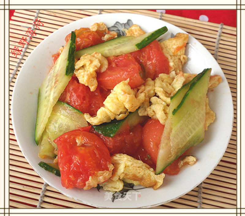 Scrambled Eggs with Tomato and Cucumber recipe