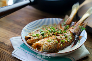 Braised Yellow Croaker with Green Garlic Sauce recipe