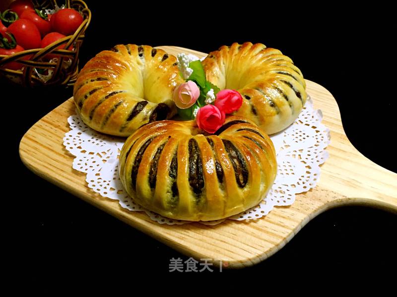 #aca烤明星大赛# Bean Paste Flower Bread recipe