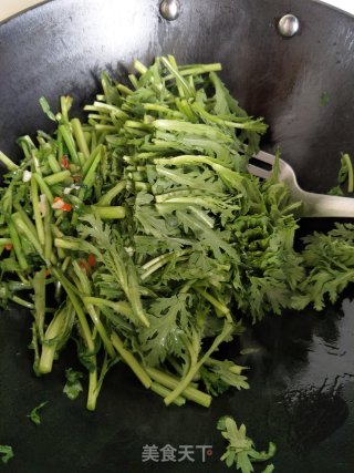 Stir-fried Chrysanthemum recipe
