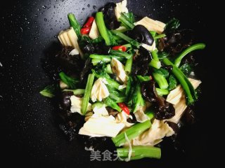 Stir-fried Vegetable Core with Black Fungus and Yuba recipe