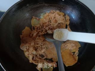 Stir-fried Soy Oil Skin with Potato Shredded Pork recipe