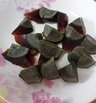 Bell Peppers Mixed with Pine Flowers recipe