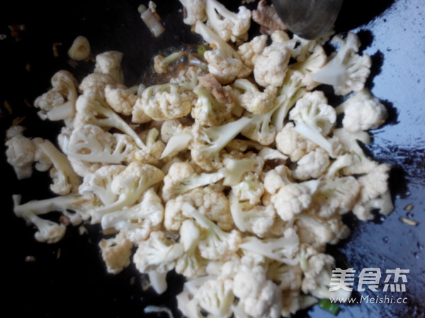 Cauliflower Stir-fried Pork Slices recipe