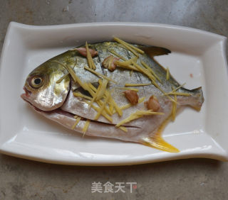 Steamed Golden Pomfret recipe