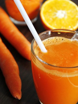 Freshly Squeezed Carrot Orange Juice