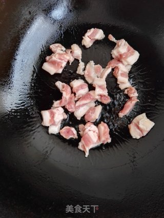 Stir-fried Pork Belly with Cabbage and Black Fungus recipe