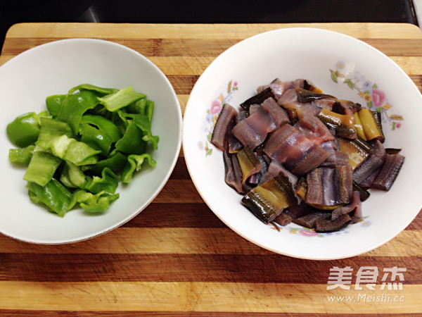 Stir-fried Sliced Eel with Green Pepper recipe