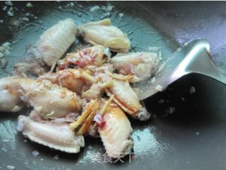 Braised Chicken Wings with Red Onion recipe