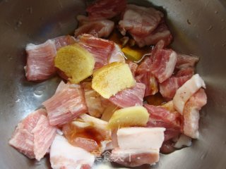 Steamed Pork Belly with Dried Cowpea and Rice Noodles recipe