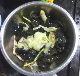 Steamed Chicken with Fungus recipe