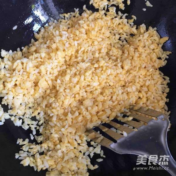 Muyu Flower Golden Fried Rice recipe