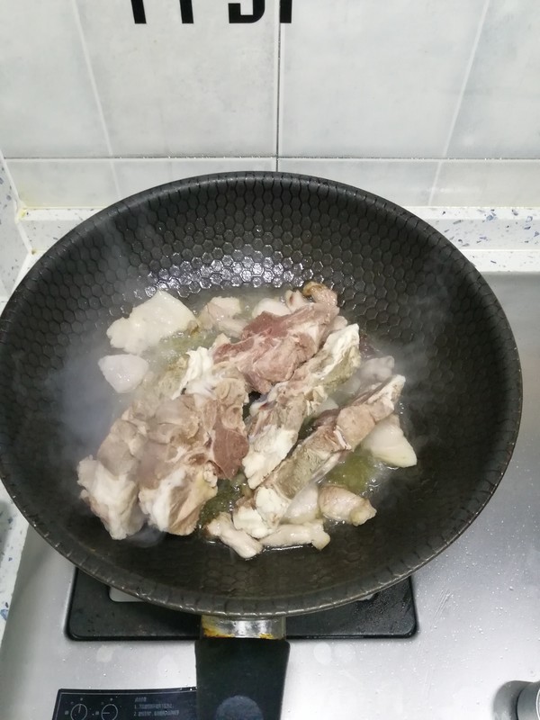 Stewed Pork Neck Bones with Sauerkraut Vermicelli, One of The Famous Dishes in Northeast China recipe