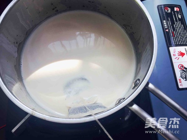 Easily Make Hong Kong-style Milk Tea at Home (quick Version) recipe