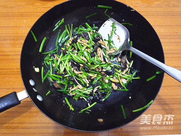 Stir-fried Pork with Leek and Fungus recipe